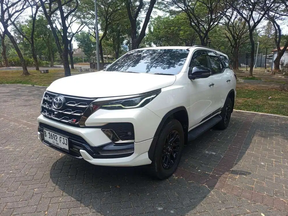 Toyota Fortuner 2.8 GR AT 2022 solar