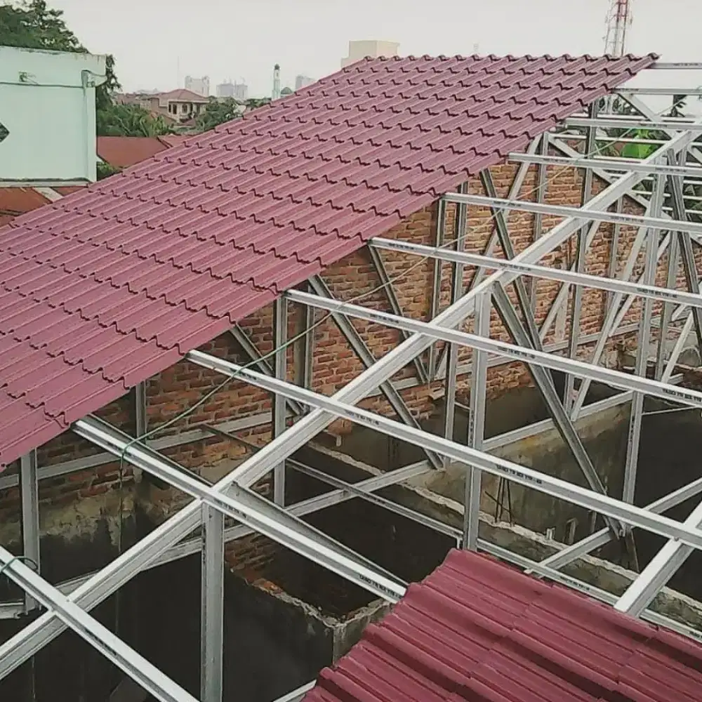 Pemasangan rangka atap baja ringan