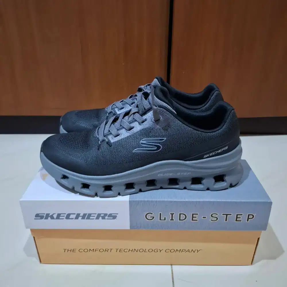 Jual sepatu Skechers Glide Step
