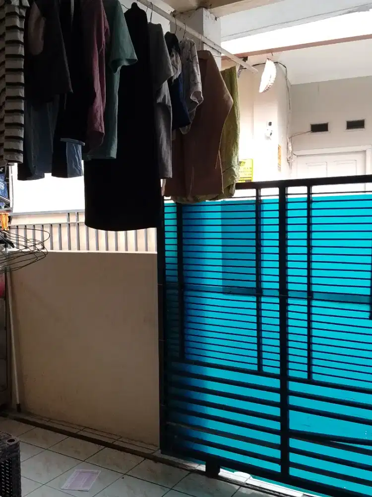 Dibutuhkan asisten rumah tangga