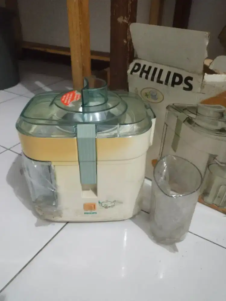Juicer extraxtor Phillips HR 2826