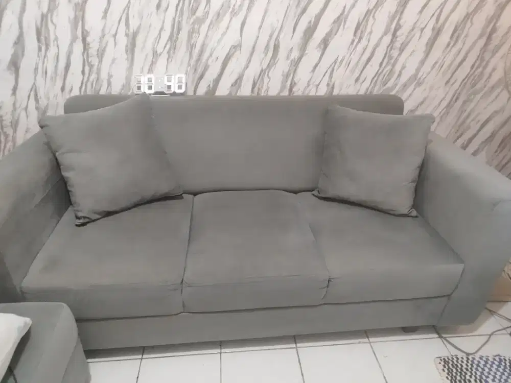 Sofa Tiga Dudukan