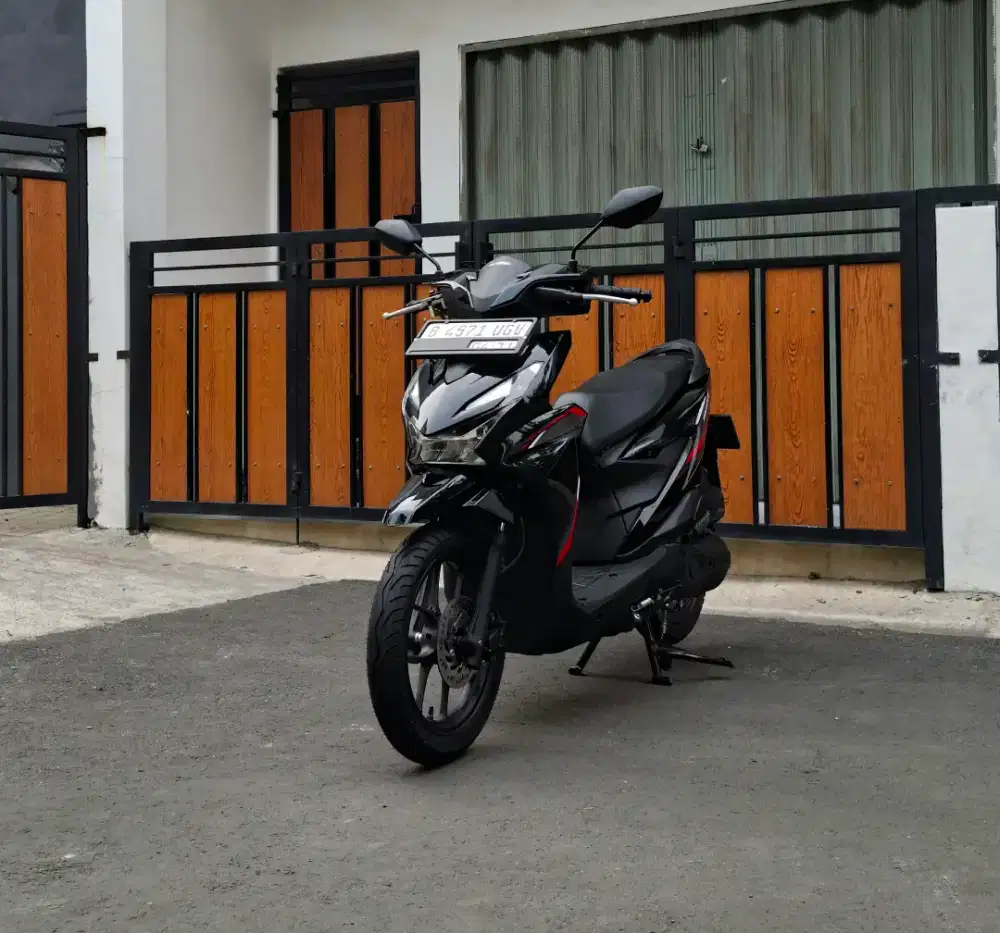 Honda Beat Keyless CBS ISS KM 100 Perak MULUSS Pajak Panjang