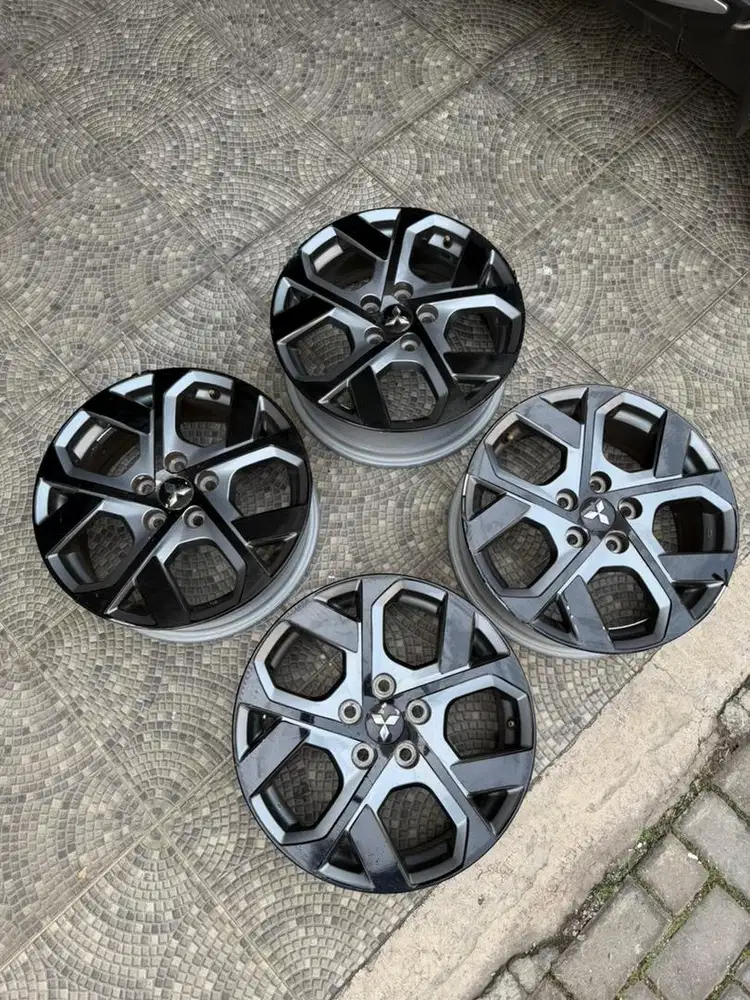 Velg Oem R17 Xpander Cross Facelift