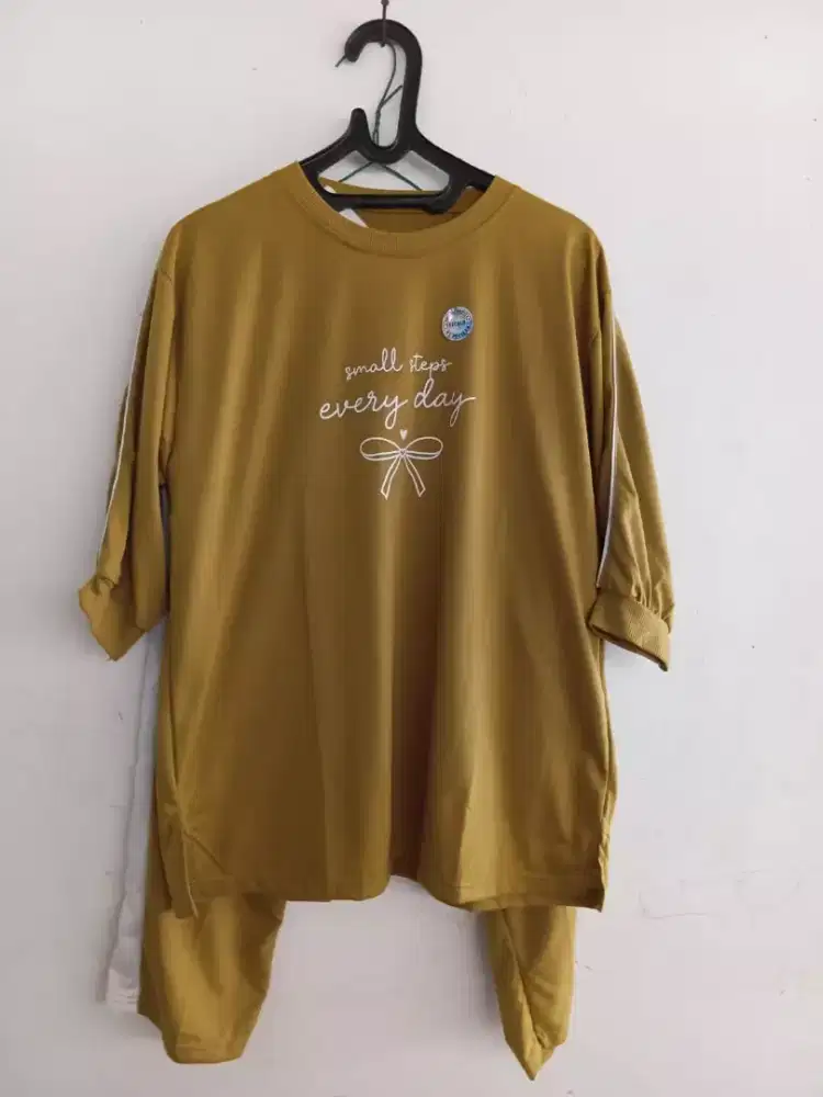 Satu stel baju & celana olahraga traning senam