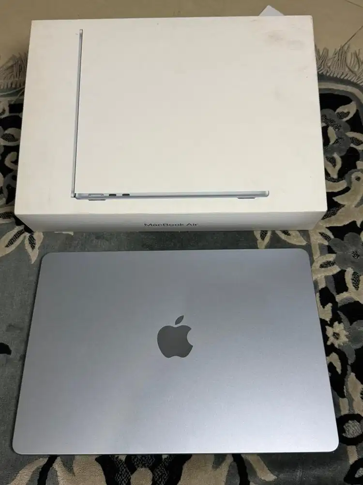 Macbook Air M4 13inc 2025 16/256gb resmi ibox Garansi on Mei 2027 Sup