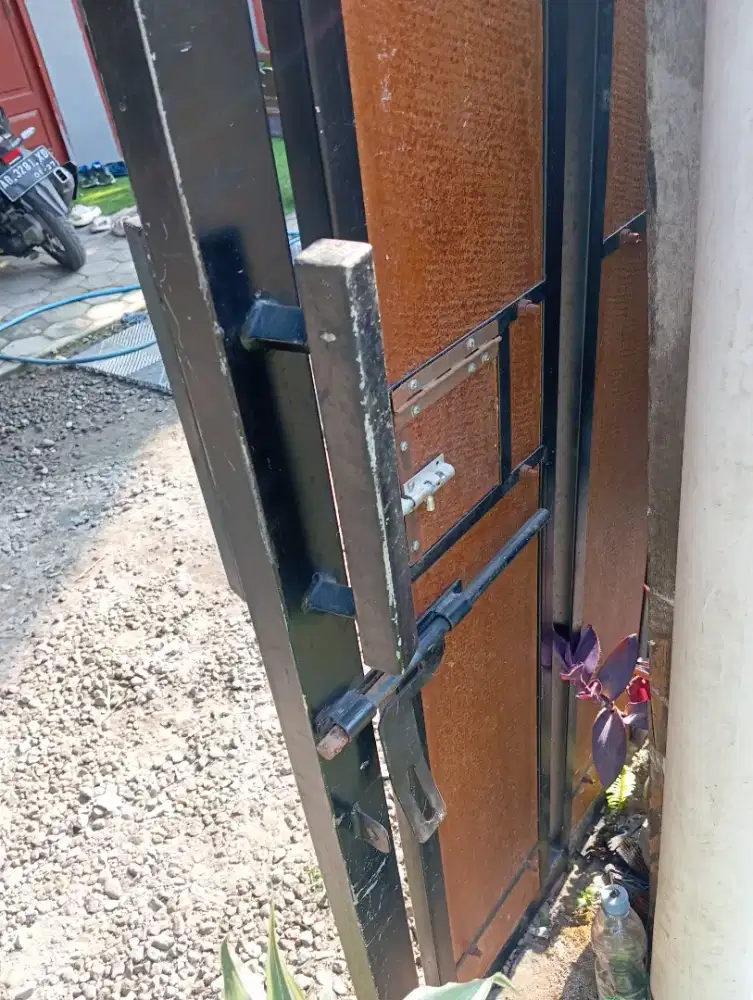 Pintu besi minimalis
Uk 75x195cm