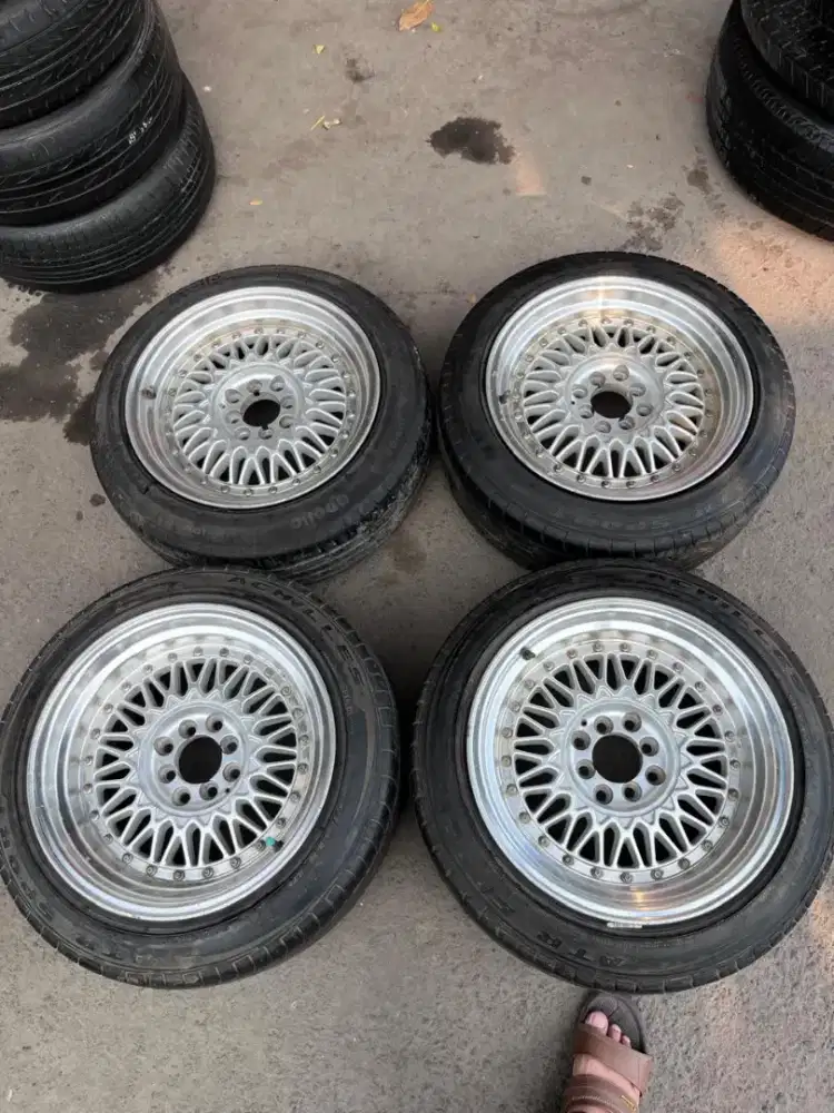 Velg BBS RS ring 16x7-8,5 pcd 4x100/114,3 ET 35-25 ban 195/55 R16