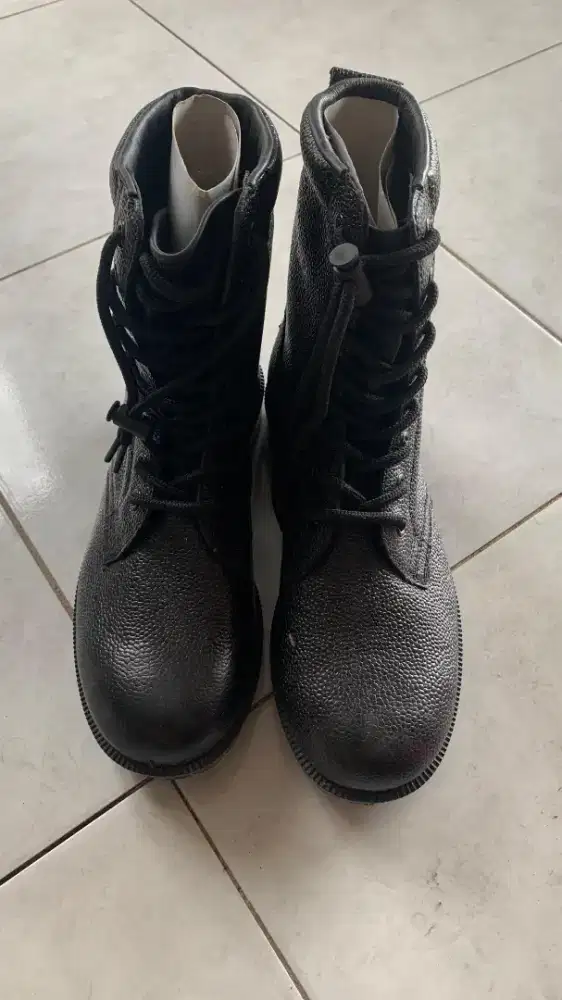 SEPATU SECURITY PDL