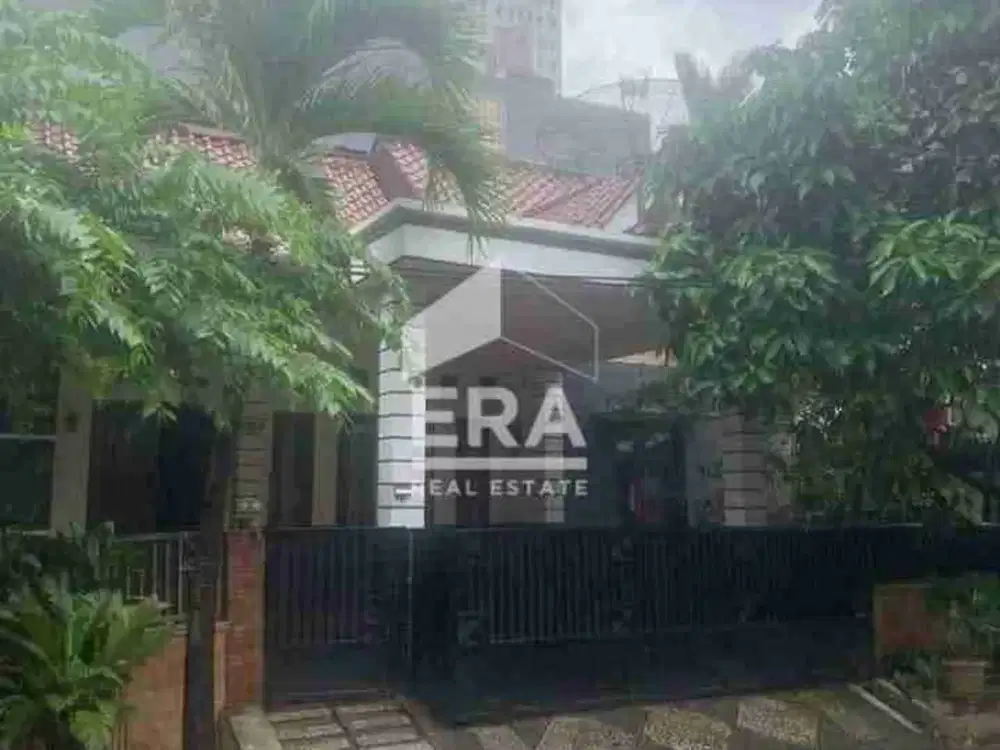 Rumah Dalam Perumahan Besar Tengah Kota Jaktim Dekat ke Kantor Walikota