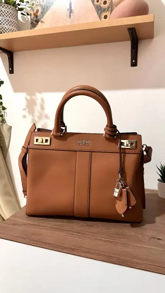 Tas Guess Wanita Like New