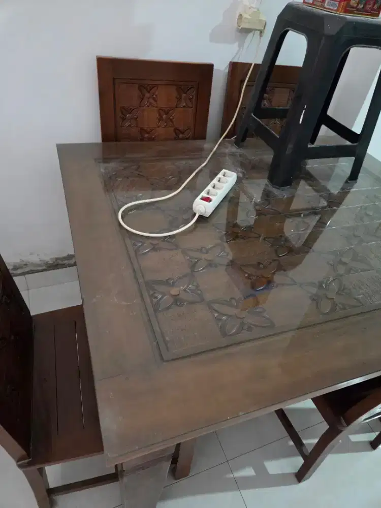 Meja makan kayu jati