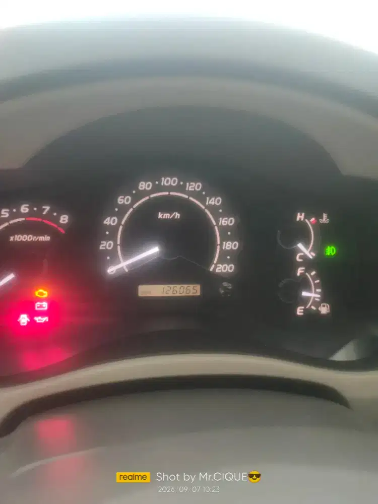 Innova abu-abu metalic low KM