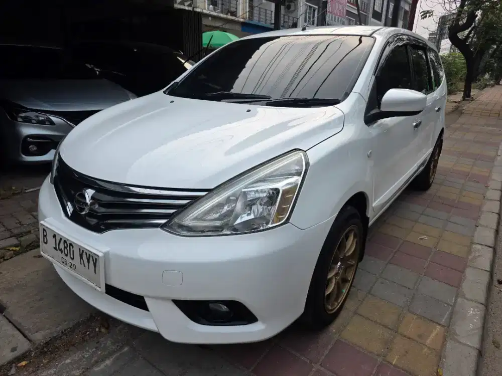 GRAND LIVINA XV AT 2014