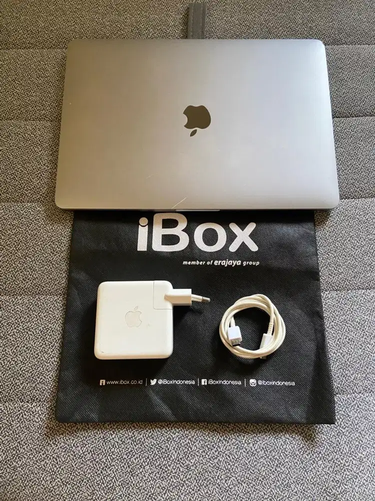 Macbook Pro M2 Touchbar 8/256gb IBOX Resmi original