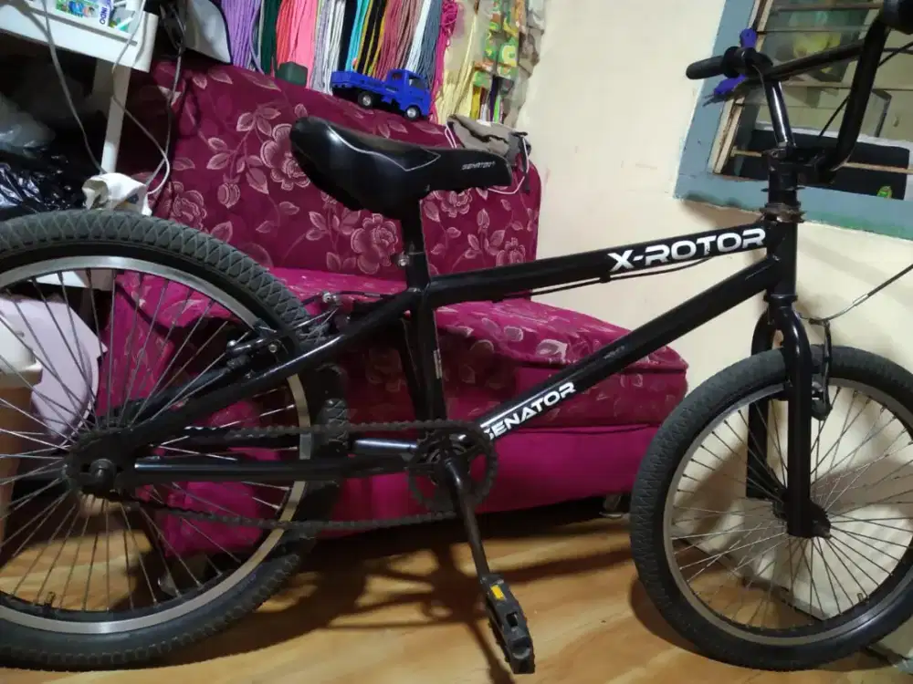 Sepeda BMX senator