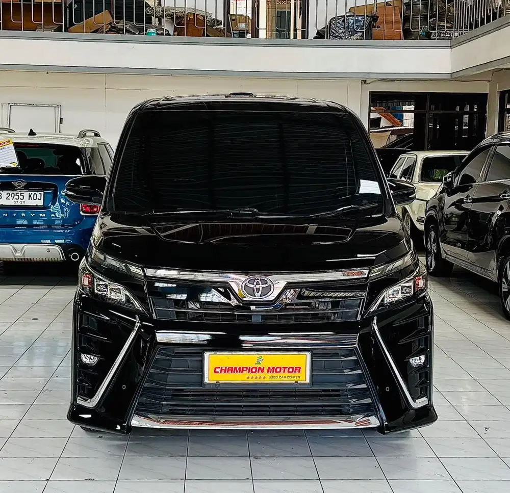 Toyota Voxy 2.0 AT 2019