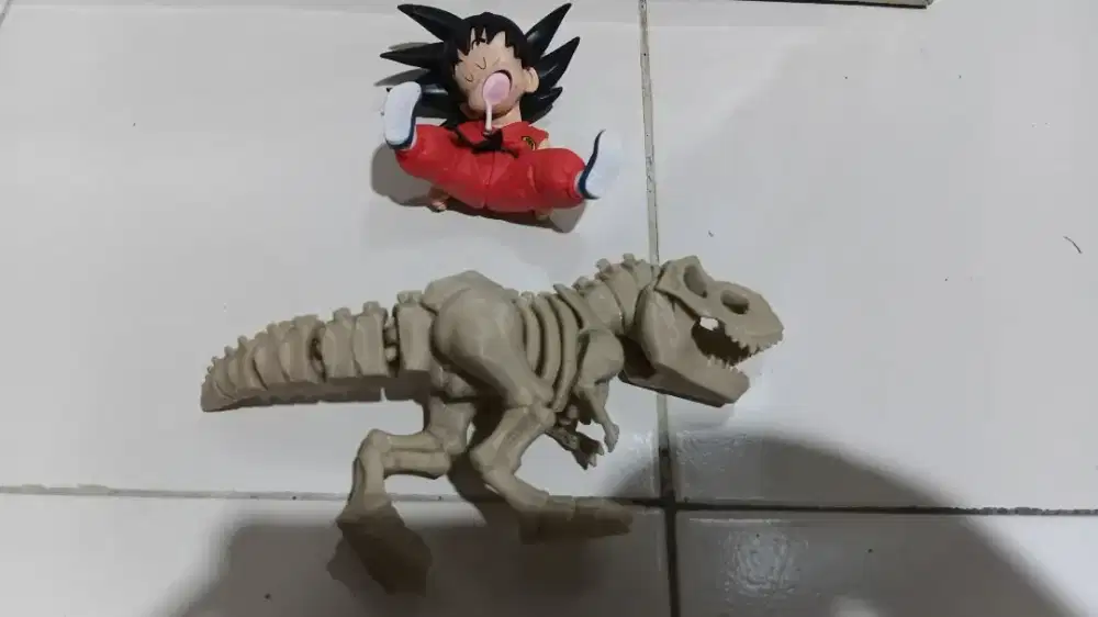 Action Figure Tirex Sekeleton dan Goku Dragonball