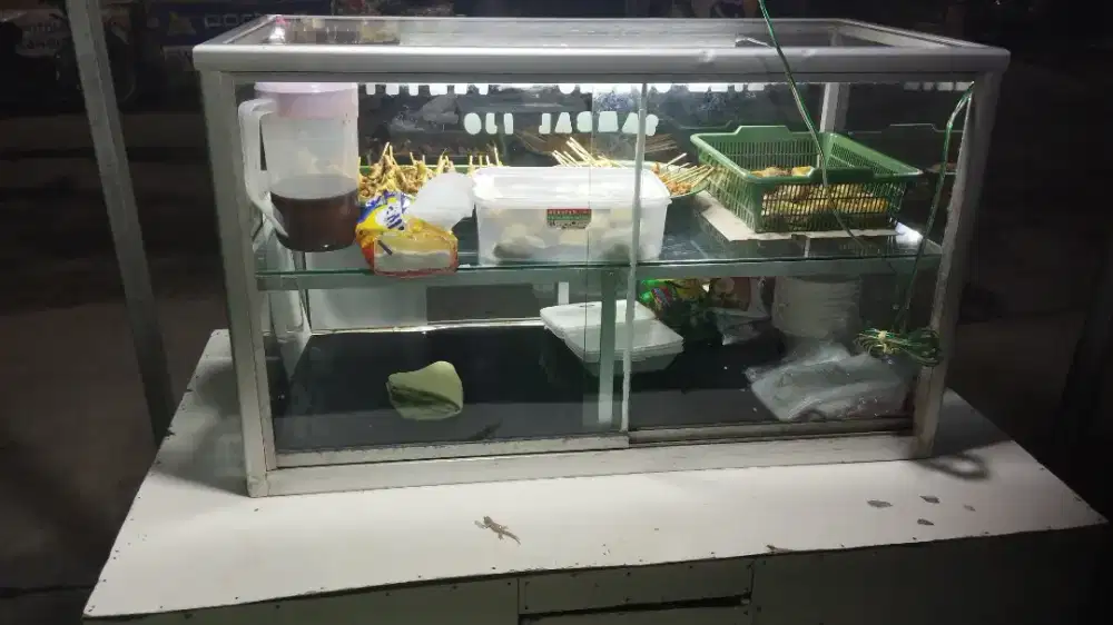 Etalase full kaca & alumunium