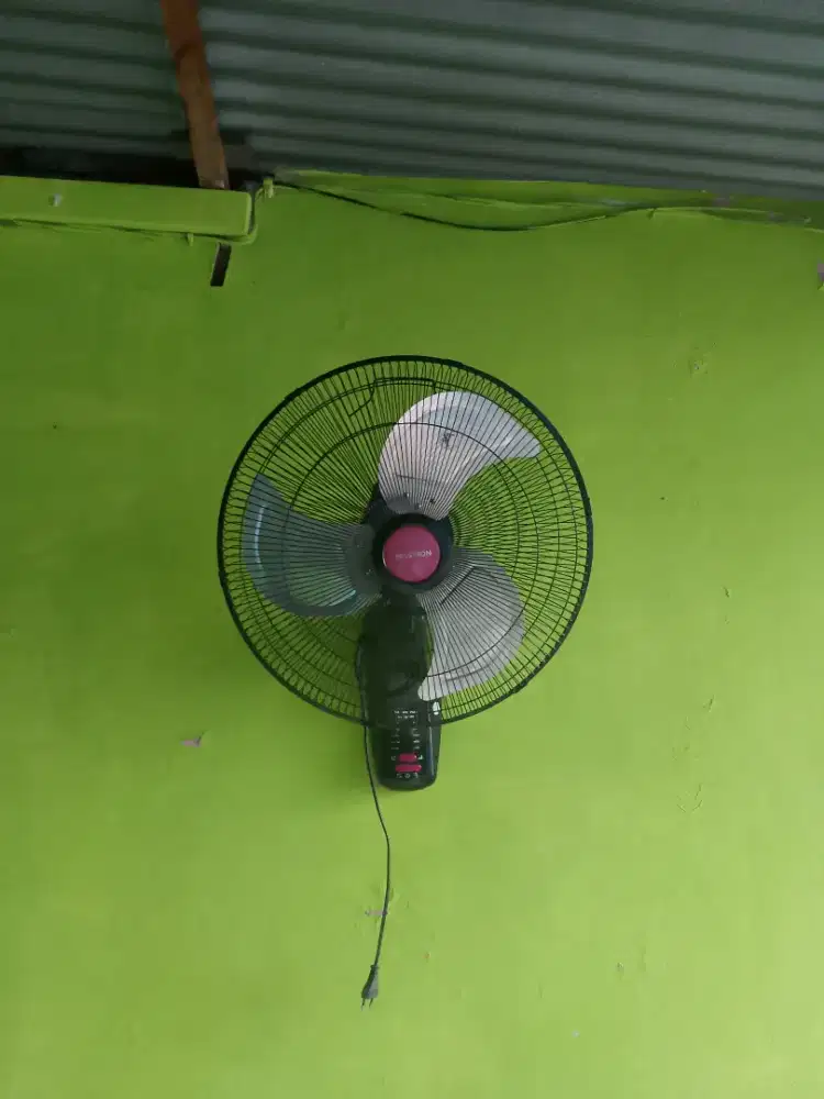 Kipas angin dinding merk Maspion 18 inch pakai remote