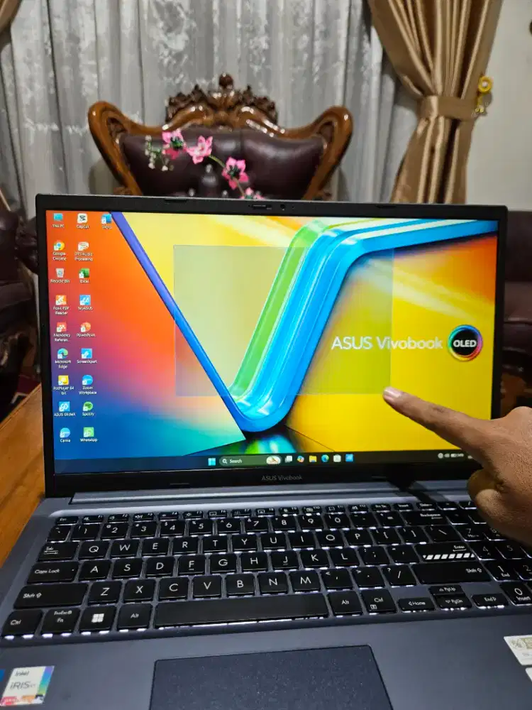 Asus vivobook Touchscreen Core i7 Gen 12 Ram 8/512GB SSD Gres like new