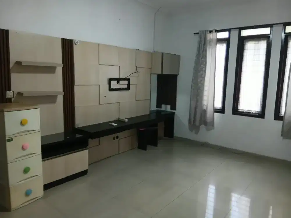Rumah bagus Di singgasana