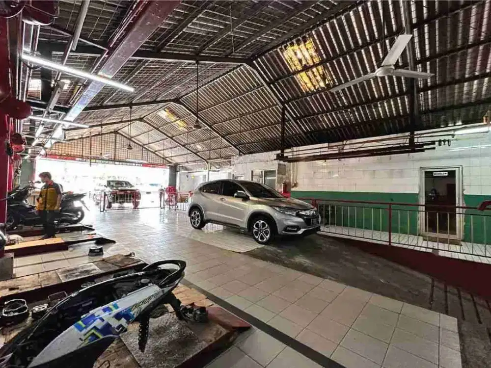 Dijual Bangunan bekas bengkel dpn jalan raya Pramuka