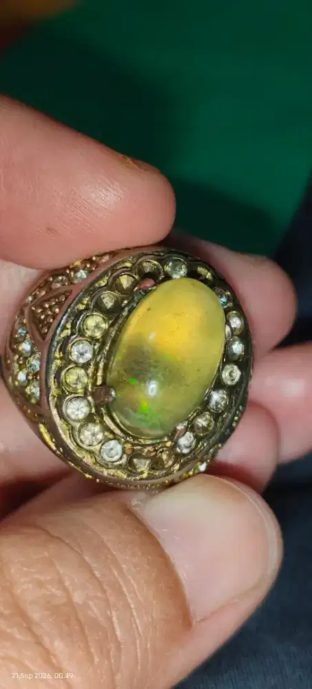 Dijual cincin batu white opal/kalimaya