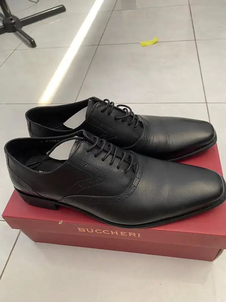 Sepatu pantofel buccheri