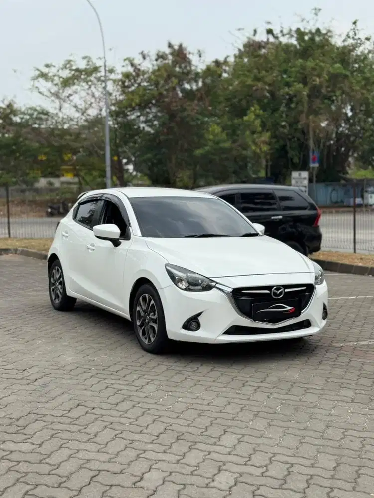 (Cash) Mazda2 r matic 2016 putih murah