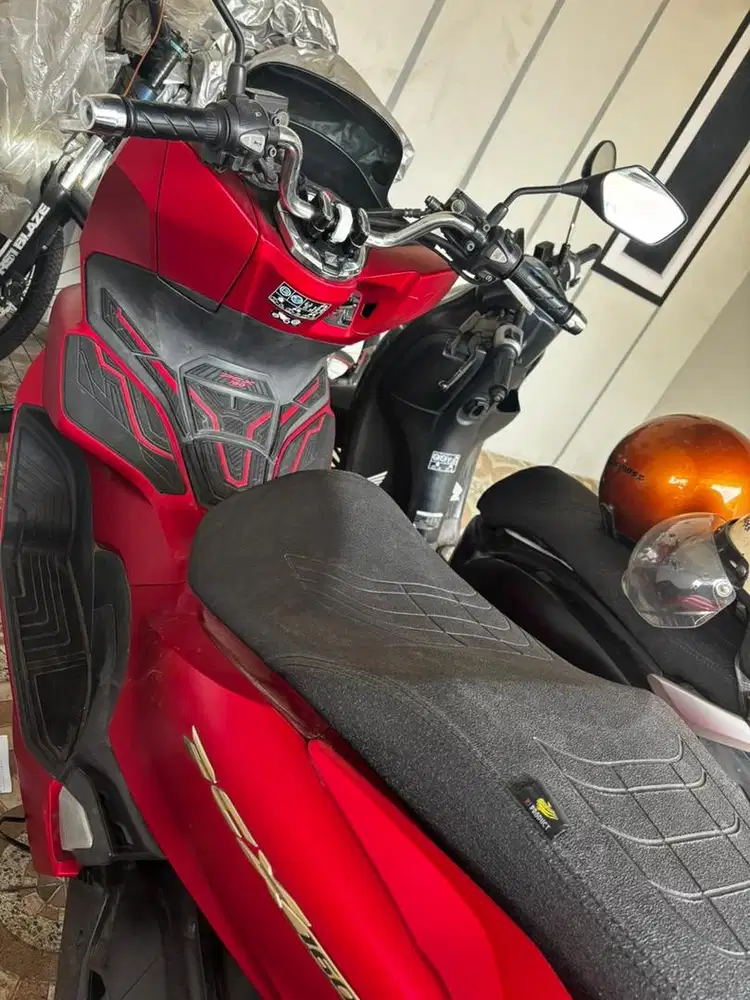Jual Motor PCX warna Merah