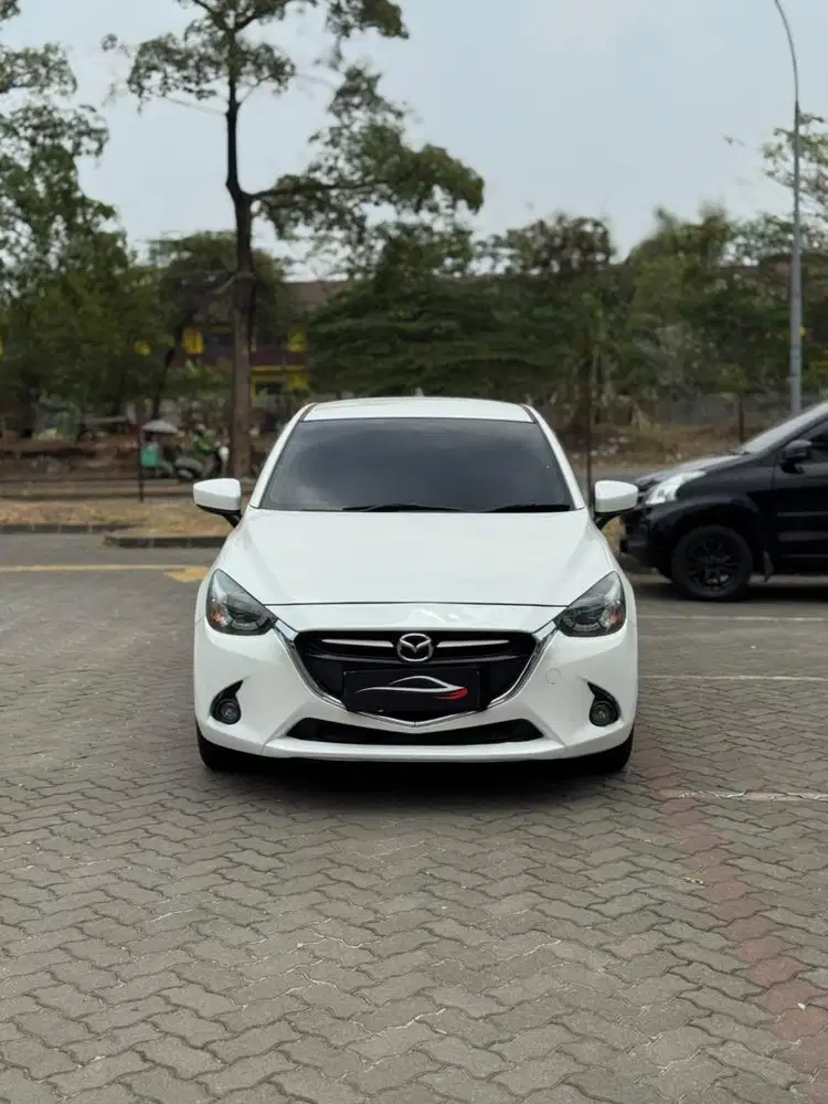 dp 10jt mazda2 r matic 2016 putih mazda 2 bkn gt jazz yaris