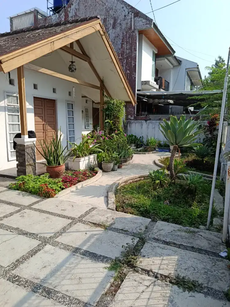 Disewakan Full Furnish Tahunan Rumah Asri Komplek Gegerkalong Bandung