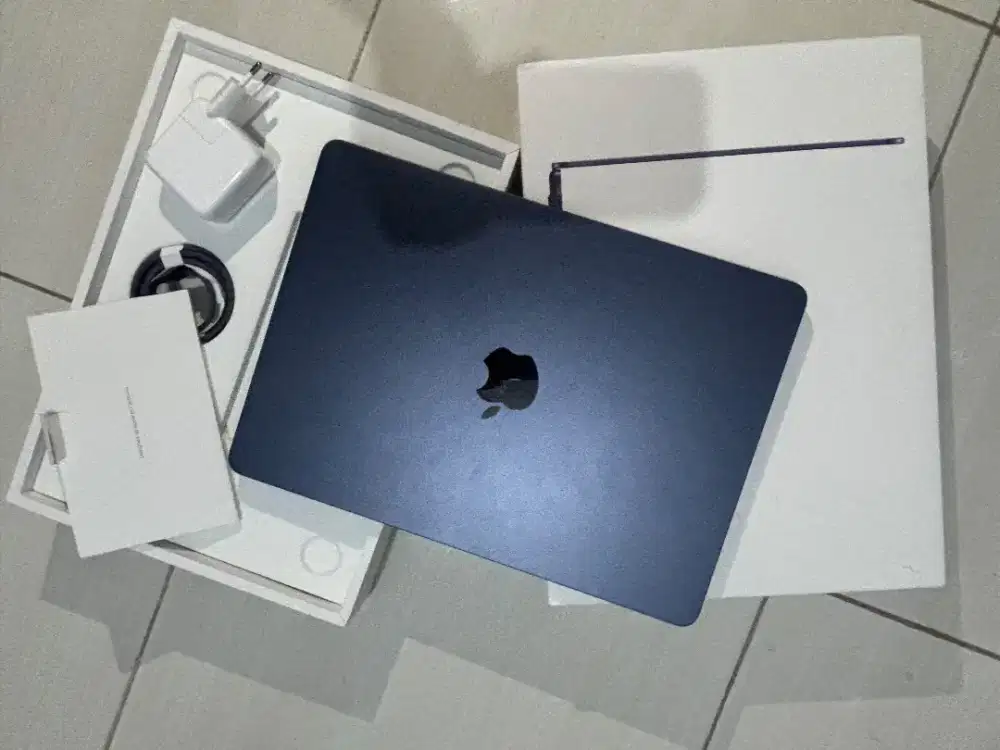 Macbook Air M2 - CC 1 - Garansi aktif 1th - Ram 16Gb - 256GB Storage