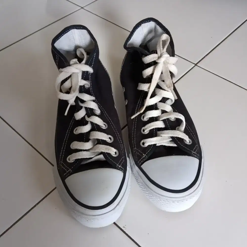 Sneakers sepatu sekolah Johnson size 38