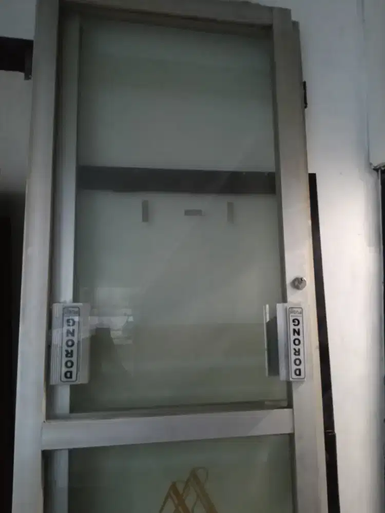 Pintu Utama (Kaca) 2 lembar kiri/kanan