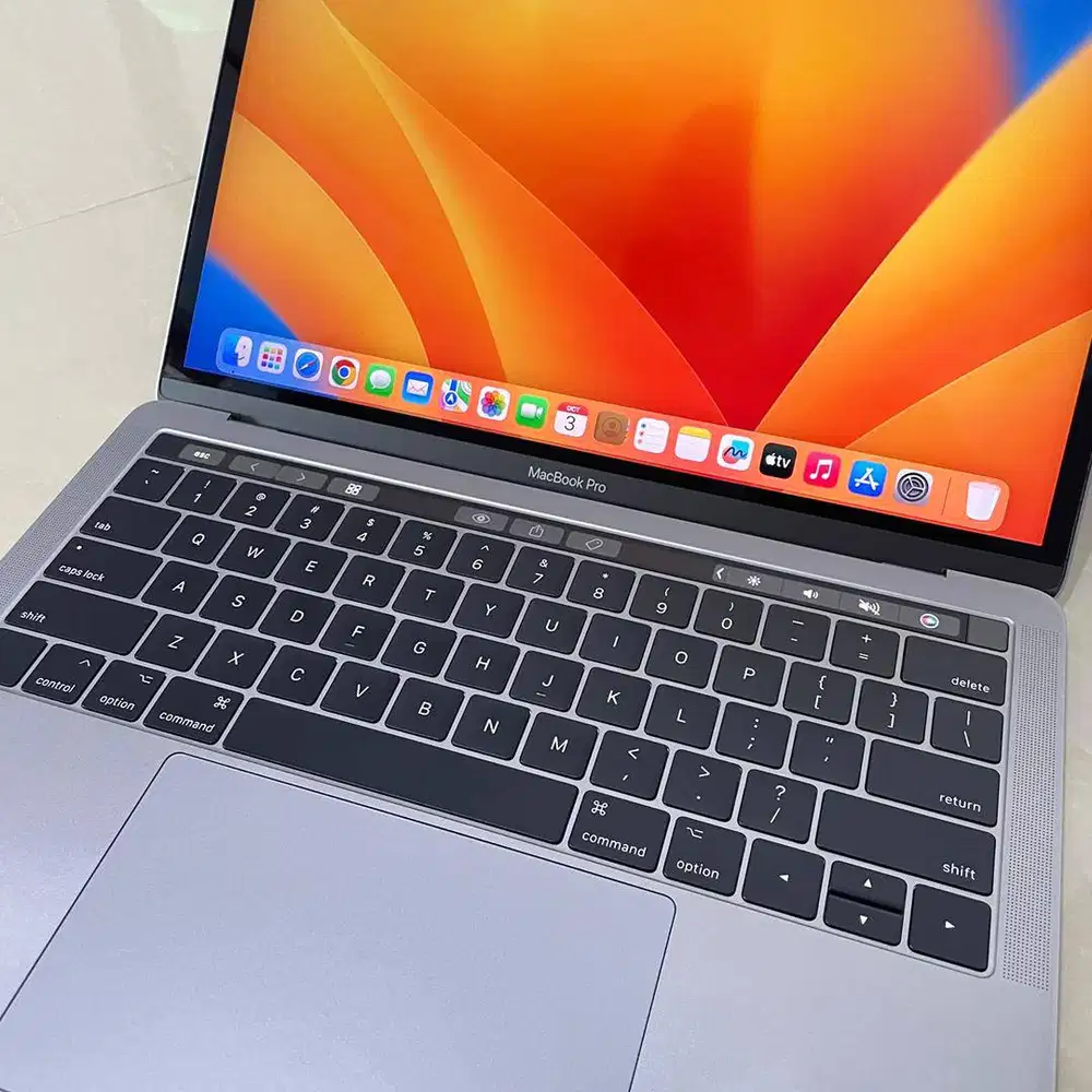 MacBook Pro 2017 (Touchbar) 16GB / 512GB Core i7 Laptop Apple MULUS !!