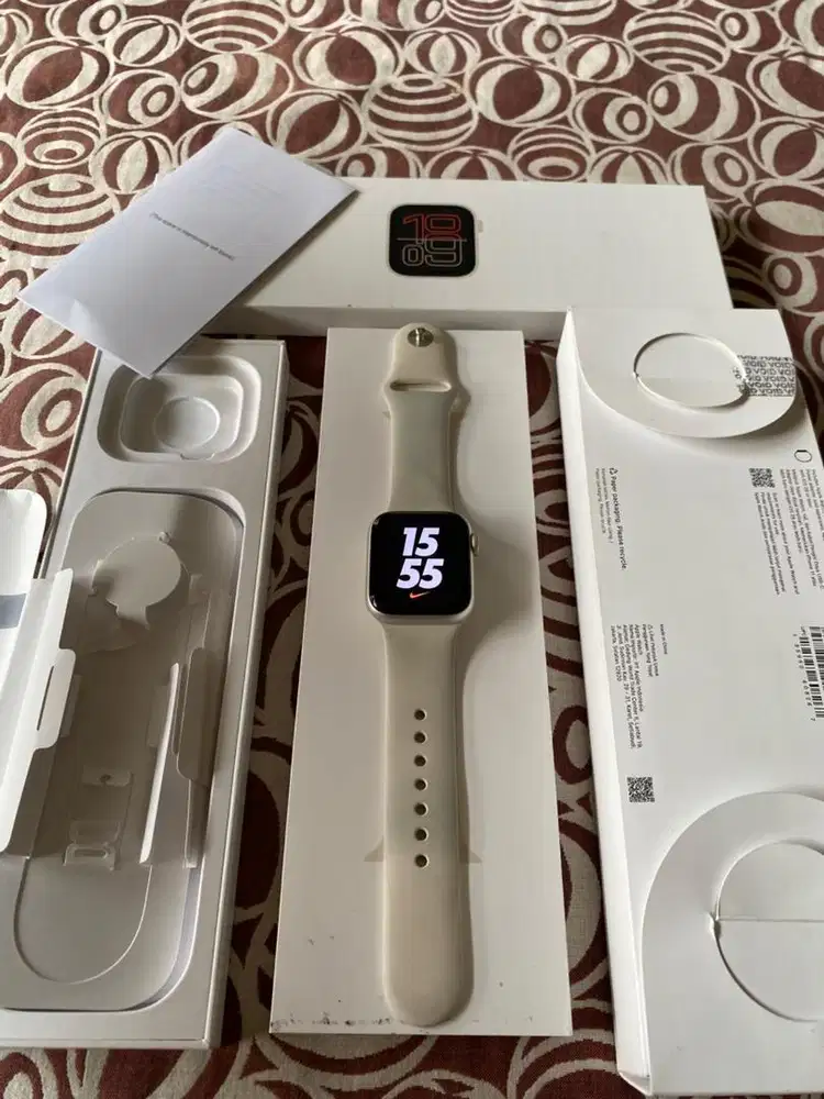 Apple Watch SE Gen 3 40mm Starlight IBOX (GARANSI ON IBOX APRIL 2027)