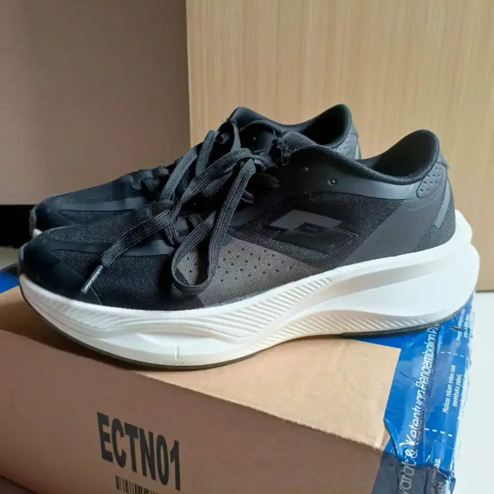Sepatu Lotto Dwight Men size 44 insole 28,5 cm