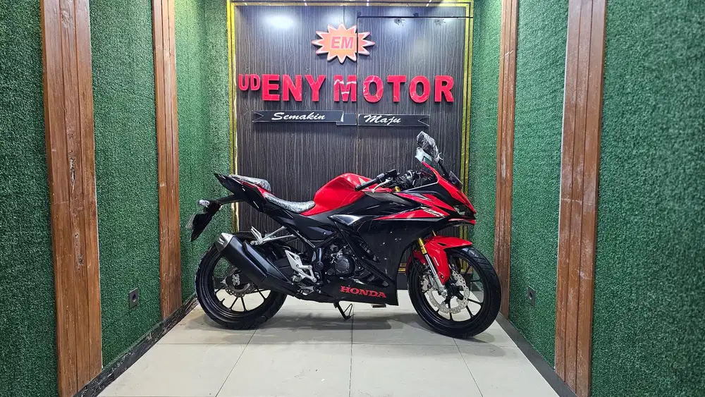 ENY MOTOR - LIKE NEW! HONDA NEW CBR 150R ABS 2024 - KM 1500