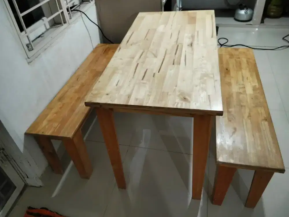 Di jual meja makan kayu model cafe