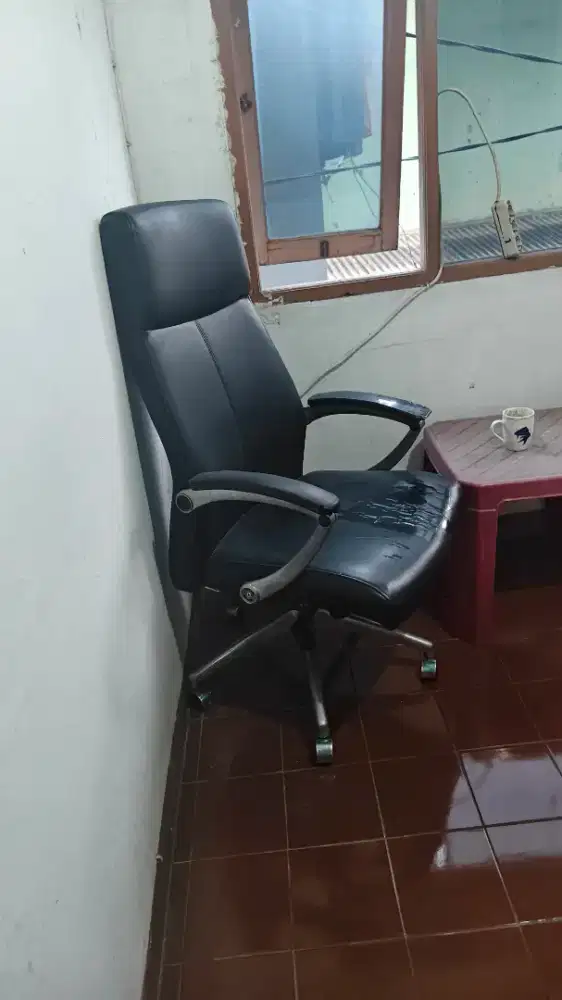kursi direktur merk zoom