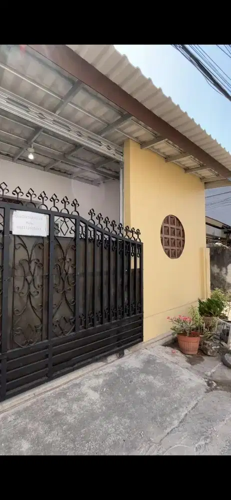 DIKONTRAKAN RUMAH DI TEBET PERTAHUN