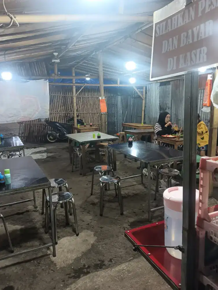 Di cari pegawai tempat makan