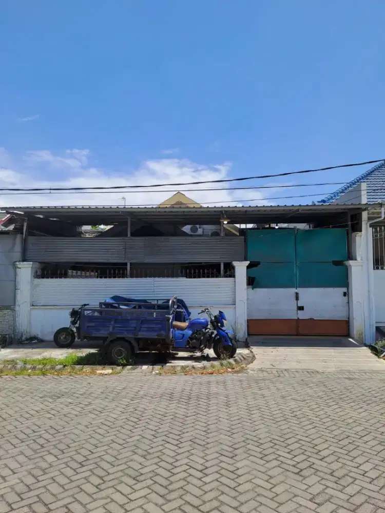 Jual rumah strategis... harga diskon!!