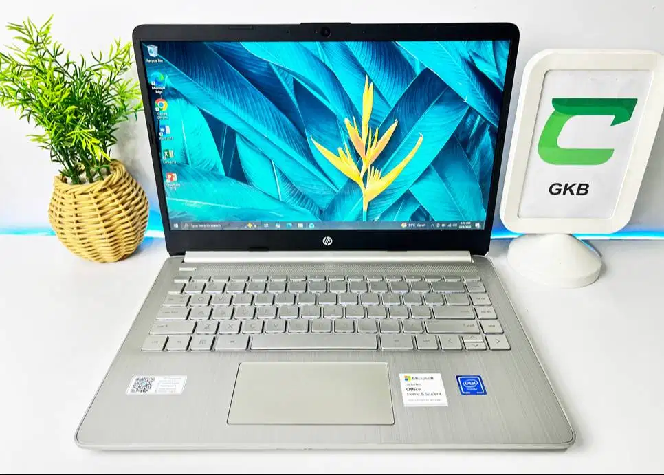 Laptop Hp 14s Ram 8gb ssd 256gb body slim backlight enak dipakai kerja