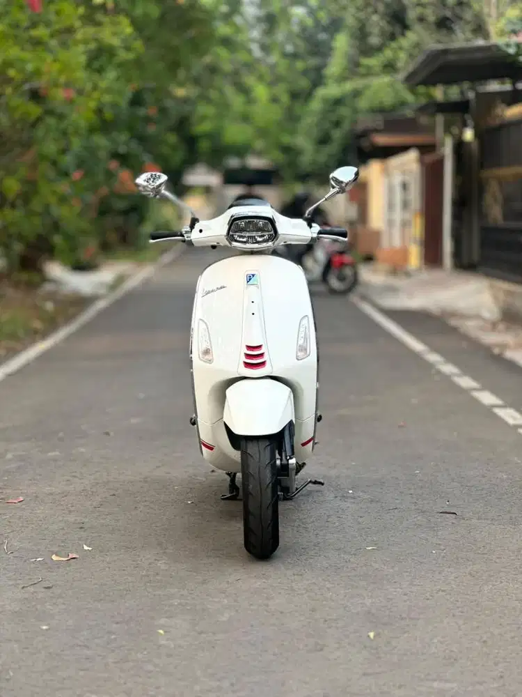 VESPA SPRINT S 150 IGET ABS 2023 PUTIH - TERMURAH