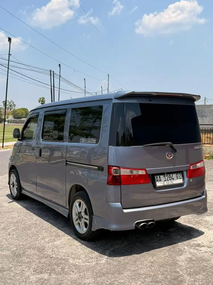 Daihatsu Luxio D MT 2009