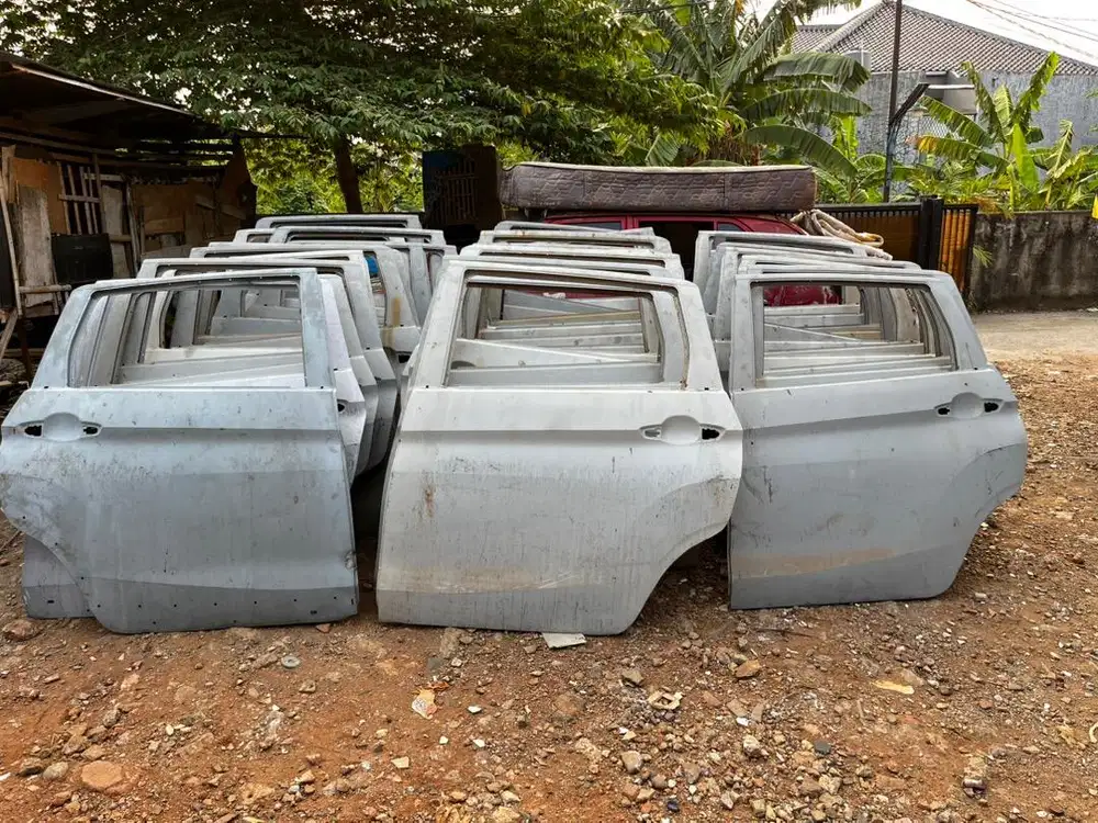 Pintu xpander kanan, kiri baru gres lelangan 250rb saja minimal 30