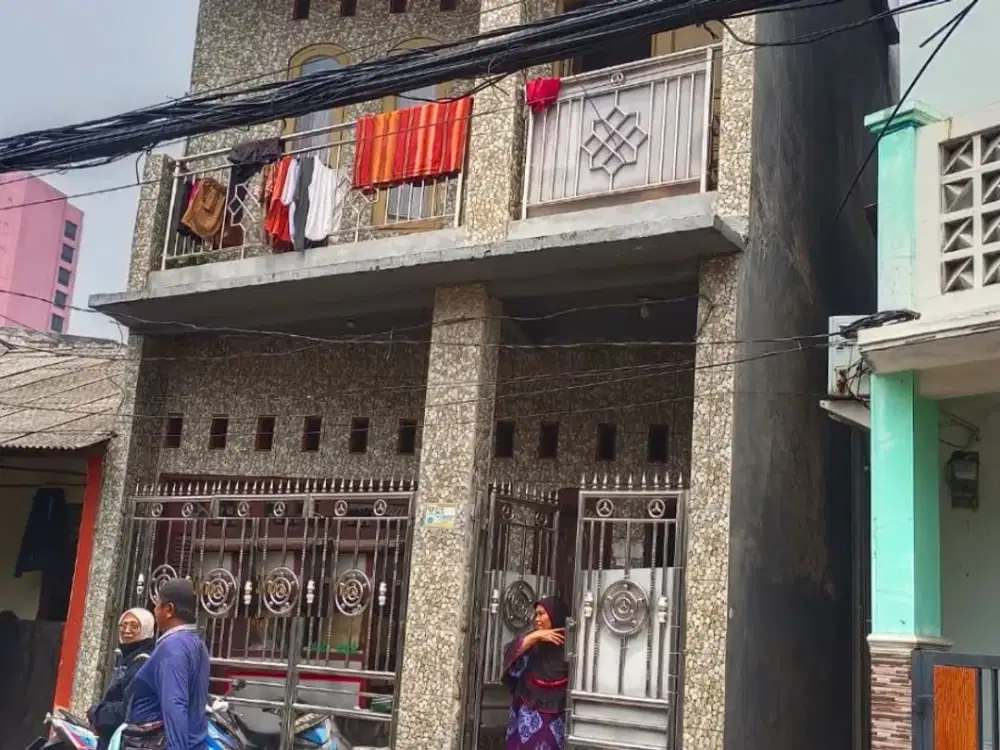 Dijual Rumah Strategis 3 Lt  yg dapat berubah menjadi Tempat Usaha di Pancoran Jakarta Selatan